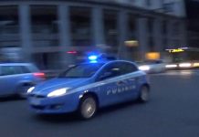 Prende a pugni e calci moglie e figlio 24enne