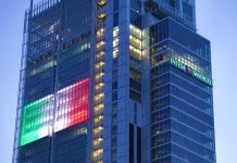 A Torino il grattacielo Intesa Sanpaolo veste il tricolore