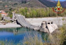 Crolla ponte ad Aulla, coinvolti due furgoni