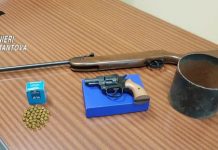 Aggredisce figlia e nipote con un tondino di ferro, in manette nonno violento