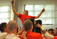 Calcio a 5 Serie A – Pino Milella, addio al Kaos: “Cinque anni straordinari” Pino Milella portato in trionfo