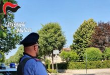 Innamorati della stessa ragazza litigano a colpi di machete: gravi due giovani