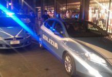 Ruba al Carrefour, spintona la commessa e poi scappa