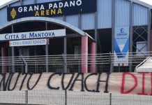 Basket A2 maschile – Stings, i tifosi danno il benvenuto a Di Paolantonio Lo striscione di benvenuto a Di Paolantonio dei "Sota Chi Toca"