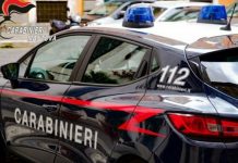 Aveva due coltelli in auto: denunciato un 40enne