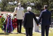 Incontro Mattarella e Pahor a Trieste, mano nella mano davanti a foiba