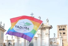 Un bacio Lgbt in piazza Sordello