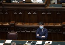 Covid, Speranza “Sui treni il distanziamento resta obbligatorio”