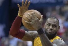 Nba, Lakers e Bucks chiudono i conti e Houston va sul 3-2