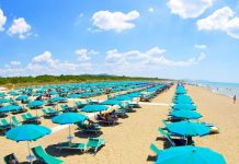 Vanno in spiaggia e dal suv spariscono le valigie, vacanza amara per dei mantovani