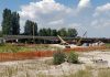 Silenzio, sterpaglie, abbandono, il cantiere del Ponte lentamente si spegne
