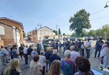 Piccola folla commossa per l’addio ad Alberto Gazzoli