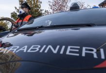 Investe e uccide la sorella perchè gay, arrestato