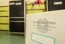 Riaperti i seggi, si vota fino alle 15