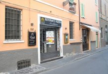 Lavoratori in nero in pieno centro città