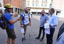 In cammino da Grado a Genova: l’atleta paralimpico Devicenzi fa tappa a Mantova Andrea Devicenzi a Mantova