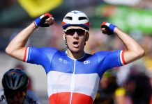 Tris di Demare al Giro d’Italia, volata vincente nella settima tappa