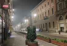 La prima notte del coprifuoco, il respiro lento della città