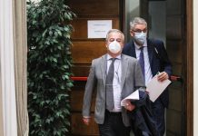 Iss, la curva dei contagi si appiattisce ma a Natale no spostamenti