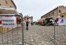 Torna il mercato in piazza Sordello, ma non c’è ressa