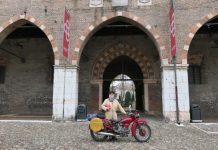 In sella a una Moto Guzzi del ‘49 Patrizio Roversi alla scoperta della Bassa Padana