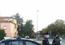 Covid e controlli: positivi beccati al supermercato a fare spesa, denunciati