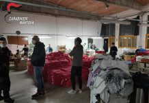 I carabinieri sospendono l’attività di un magazzino tessile