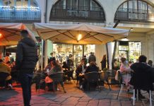 Folla in centro: la Polizia locale chiude due bar che hanno sforato sull’orario di chiusura