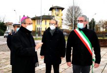 Deposte due corone per commemorare i Martiri davanti al monumento di Belfiore