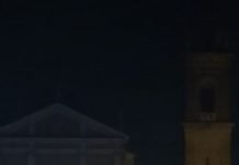 Una grande stella di Natale in piazza Casaloldo