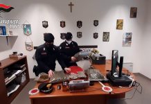 Padre e figlio arrestati con 4 kg di marijuana