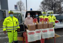 Pacchi alimentari consegnati alle famiglie in difficoltà di Borgo Virgilio