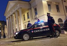 Rapina a mano armata e furto con strappo, arrestato dai carabinieri 16enne