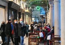 Semaforo giallo: bar e ristoranti contenti a metà. Per Confcommercio bicchiere mezzo vuoto