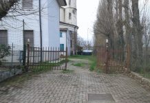 Armati di pistola rapinano il parroco di Pietole