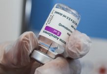 Vaccino, possibile usare Astrazeneca fino a 65 anni