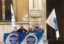 Flash mob di Fratelli d’Italia: “Italia a rischio bomba migratoria”
