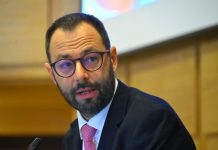 Covid, Patuanelli “A Pasqua possibili restrizioni come a Natale”