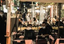 Nuove raccomandazioni anti-Covid, due metri di distanza quando si mangia