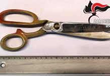 Nei pressi del Postamat con una grossa forbice: denunciato 38enne di Castel d’Ario