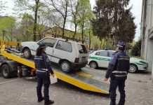 Auto abbandonate in aree private, operazione anti degrado a Lunetta