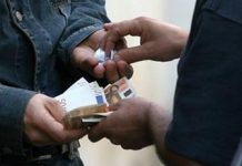 Droga e tirapugni: 16enne nei guai