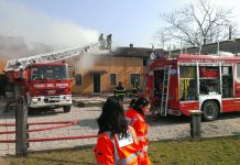 In fiamme due rimesse, anziani intossicati