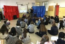 Da musicista a sacerdote: Edoardo Passeri incontra (e canta) con gli studenti delle medie di Borgo Virgilio