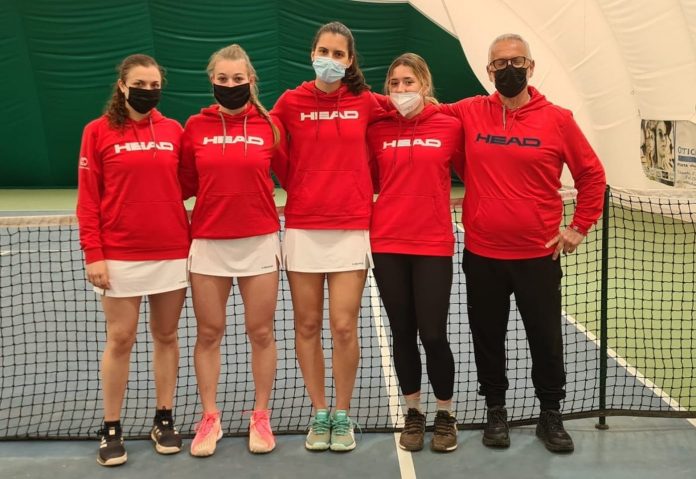 La squadra femminile della Canottieri Mincio