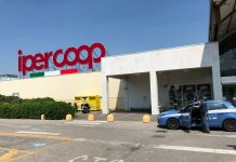 Riaprono i negozi e loro fanno subito una rapina alla Favorita: due giovani arrestati dalla Polizia