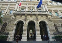 Migliorano le attese sull’economia ma le famiglie restano caute