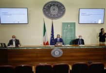 Brusaferro “Scenario positivo, ora importante vaccinare giovani”