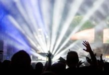 Cts, via libera discoteche all’aperto, ingresso con green pass