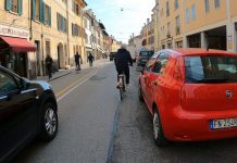 Ciclabile sì, ciclabile no: confronto tra Rossi e Viola in via Chiassi